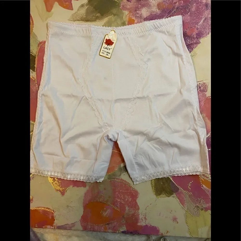 🎀Lacy Assorted Embroidery shorts tummy control - Picture 5 of 11